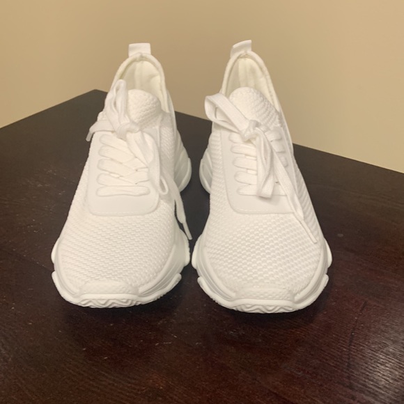 LEXXII runners. Brand new. Size 6.5 - Picture 2 of 3